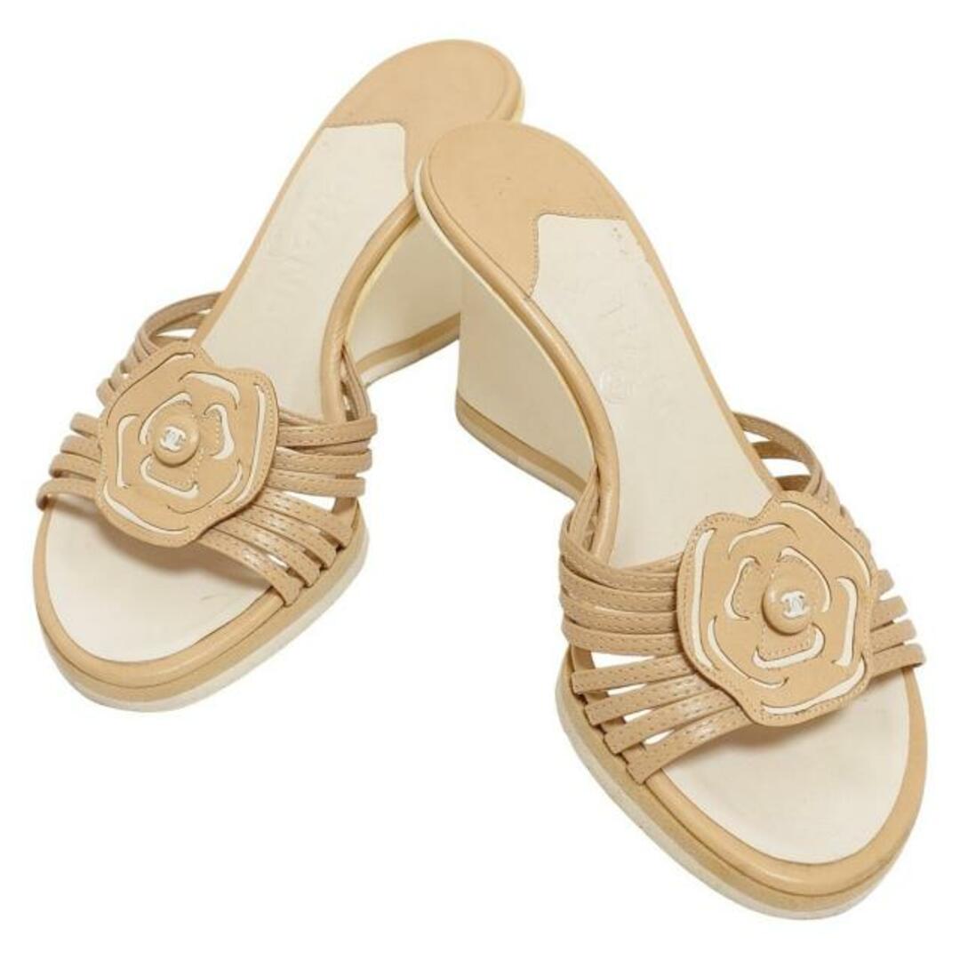 ほぼ未使用♡CANEL シャネルカメリア♡ミュール♡サンダル♡23.5〜24.5 CHANEL - CHANEL(シャネル) ミュール 34 レディース - ベージュ