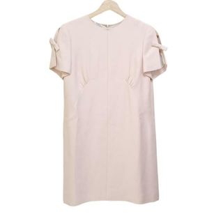 ミュウミュウ(MIU MIU)のmiumiu(ミュウミュウ) ワンピース サイズ40 M レディース美品  - ピンクベージュ クルーネック/半袖/ミニ/リボン/ギャザー(その他)