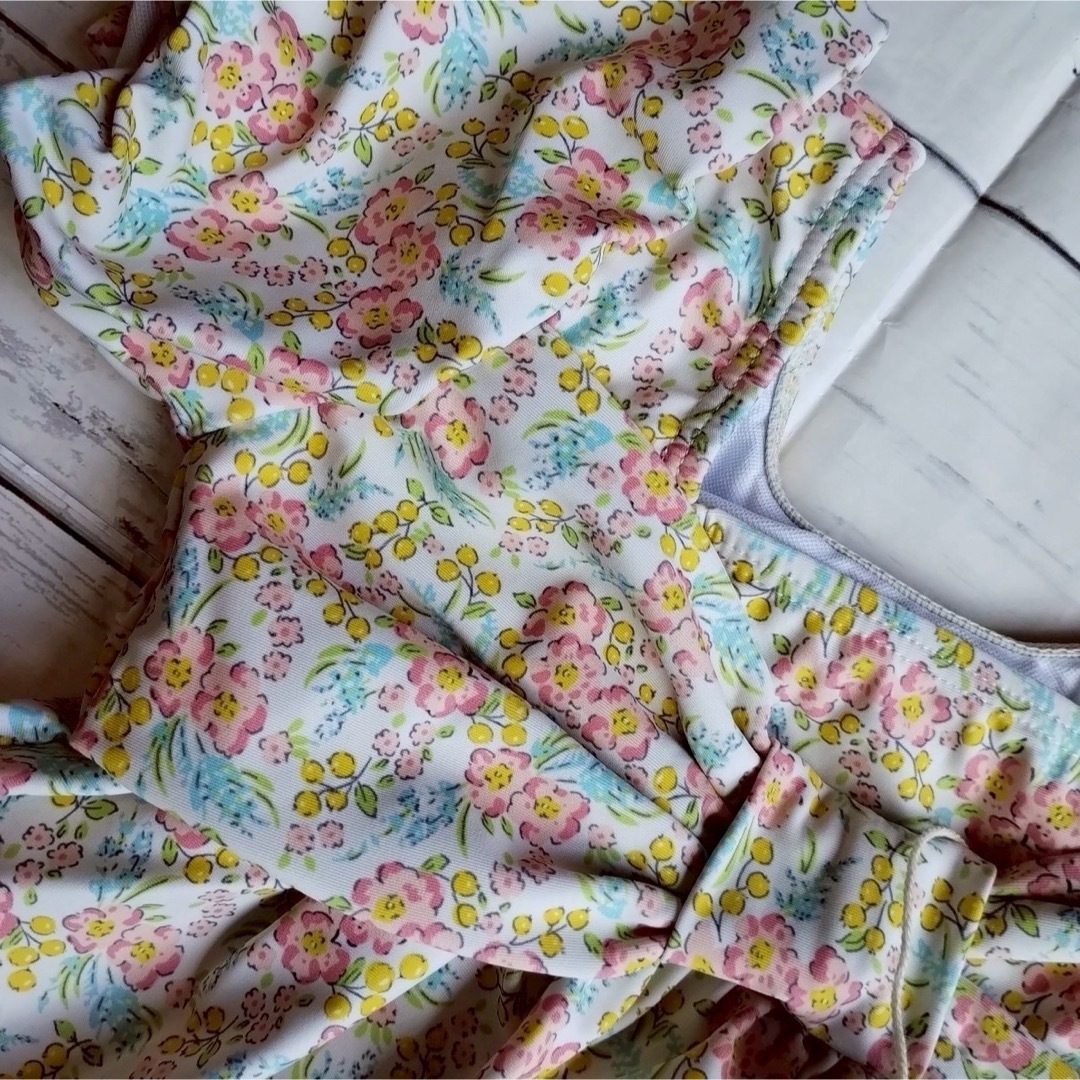 キッズ 水着 130cm 花柄 ピンク セパレート 帽子付き 女の子 かわいい  キッズ/ベビー/マタニティのキッズ服女の子用(90cm~)(水着)の商品写真