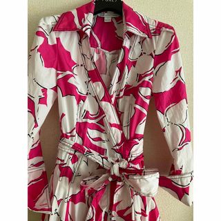 ダイアンフォンファステンバーグ(DIANE von FURSTENBERG)の日本未入荷　ダイアンファステンバーグ　花柄カシュクールワンピース　シャツカラー(ひざ丈ワンピース)