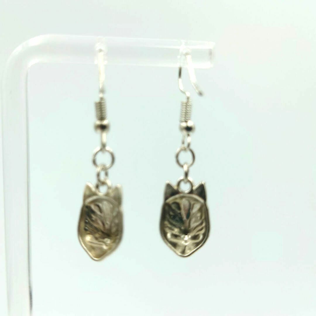 ハンドメイド　狐面のピアス　銀色④　金具変更OK　シルバー　和風　和小物 ハンドメイドのアクセサリー(ピアス)の商品写真