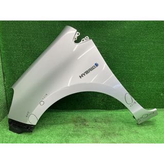 トヨタ(トヨタ)のアクア NHP10 左フロントフェンダー S 53812-52410 1F7(車種別パーツ)
