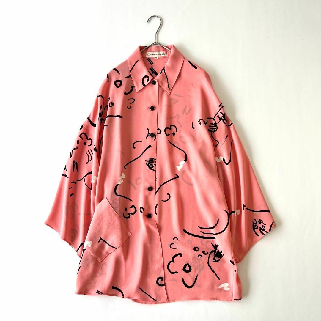 HANAE MORI(ハナエモリ)の【大きめサイズM】ハナエモリ 個性的 手書き風 ピンクブラウス 総柄 ゆったり レディースのトップス(シャツ/ブラウス(長袖/七分))の商品写真