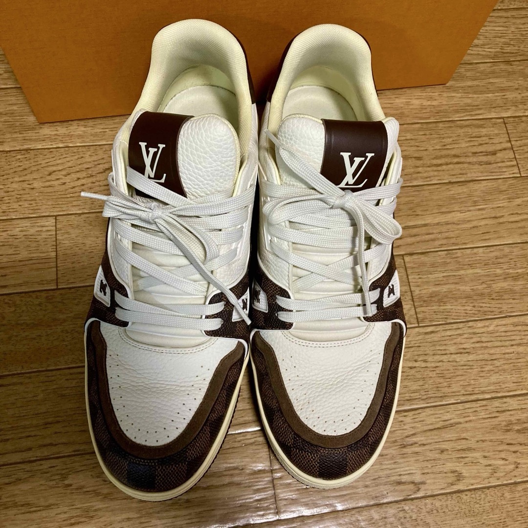 LOUIS VUITTON(ルイヴィトン)のLOUIS VUITTON 28㎝ トレイナー スニーカー LV  メンズの靴/シューズ(スニーカー)の商品写真