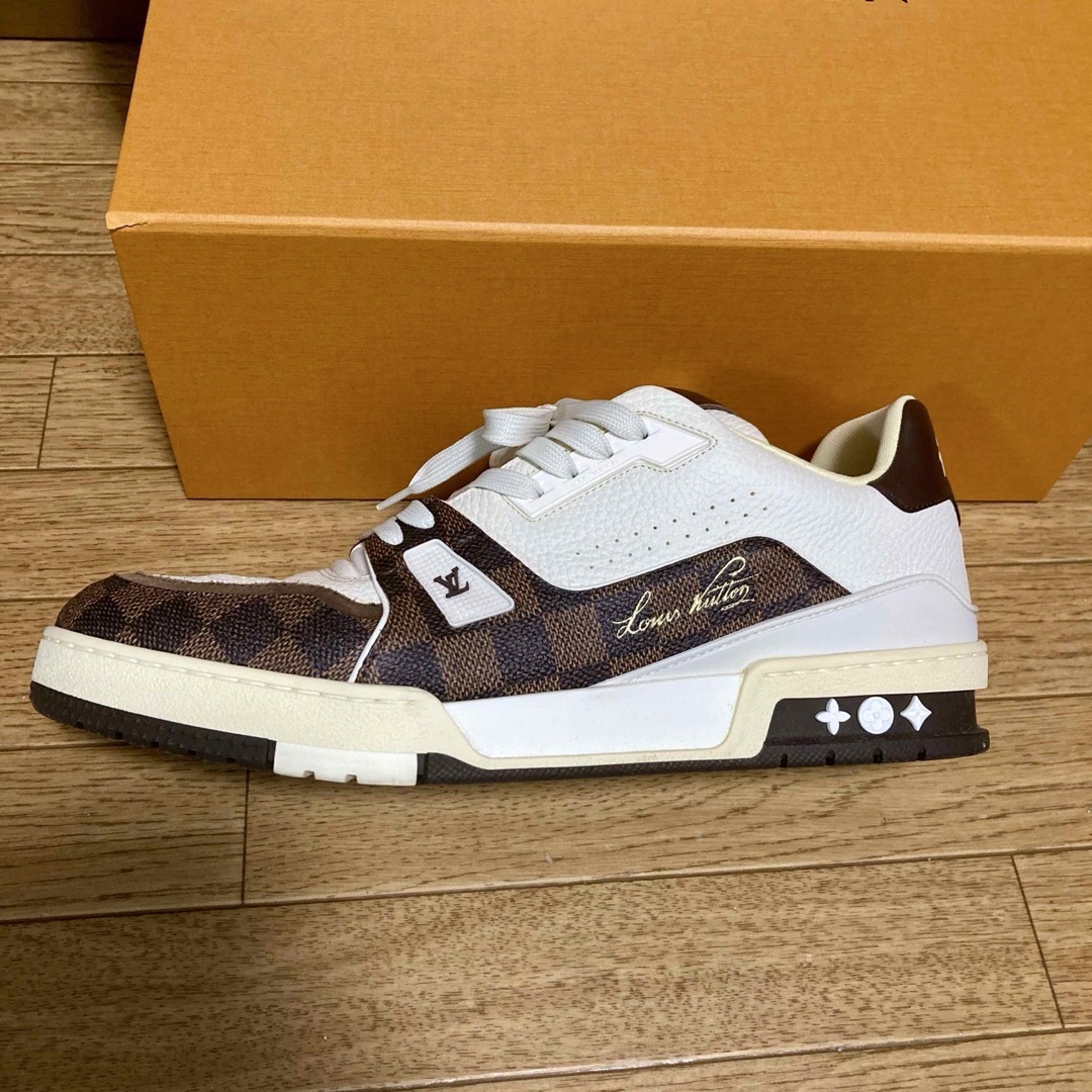 LOUIS VUITTON(ルイヴィトン)のLOUIS VUITTON 28㎝ トレイナー スニーカー LV  メンズの靴/シューズ(スニーカー)の商品写真