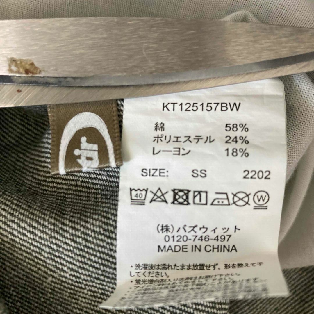 クティール　タックワイドデニムパンツ　カーキ　ユニセックス　ヴィンテージライク レディースのパンツ(デニム/ジーンズ)の商品写真