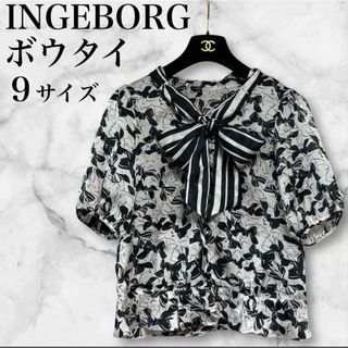 インゲボルグ(INGEBORG)のINGEBORG ボウタイ　リボン総柄　ブラウス　シャツ　ハーフスリーブ　半袖(シャツ/ブラウス(半袖/袖なし))