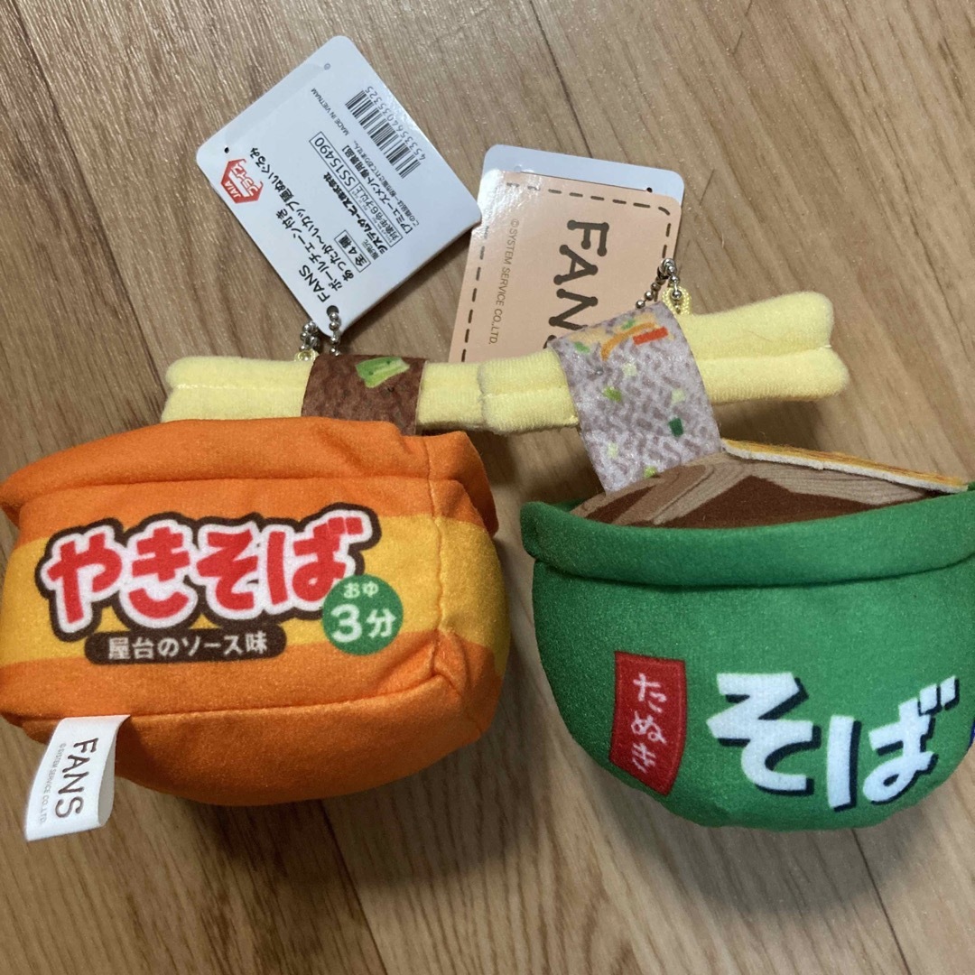 あったか〜いカップ麺ぬいぐるみ　やきそば　そば エンタメ/ホビーのおもちゃ/ぬいぐるみ(ぬいぐるみ)の商品写真