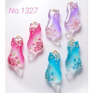 No.1327チャーム・ペンダントトップ♪カン付きレジンパーツ♪猫♪押し花