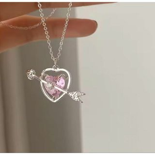ハートと矢のデザイン ネックレス　アクセサリー(ネックレス)