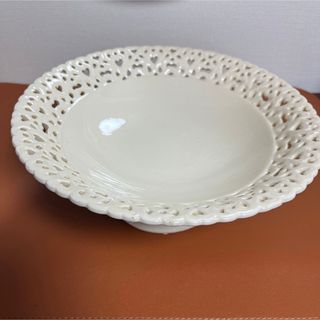 白陶器　足つき　コンポート　切り抜きハートデザイン