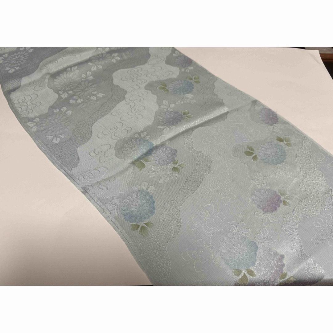 新品　帯揚げ　正絹　フォーマル　小紋　訪問着　薄水色　菊 レディースの水着/浴衣(和装小物)の商品写真