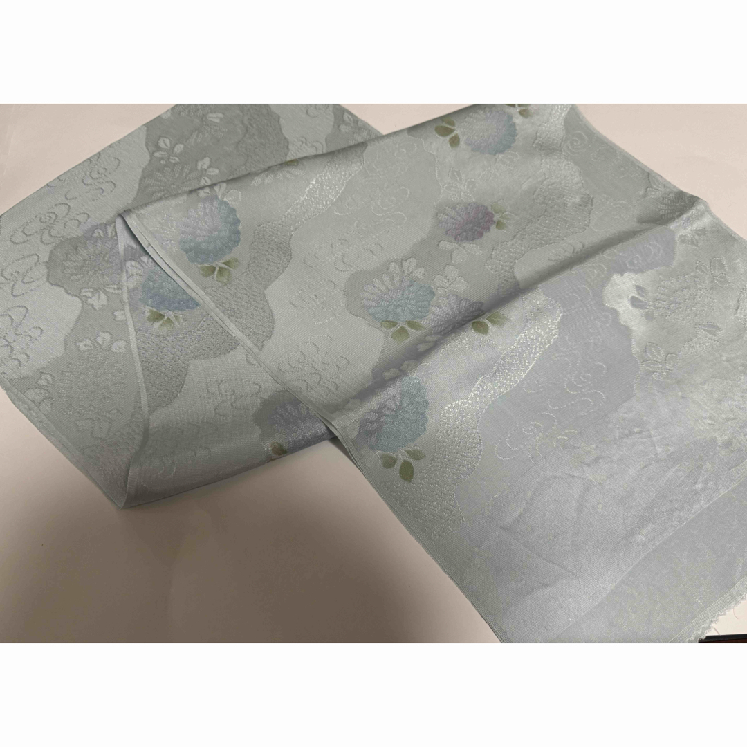 新品　帯揚げ　正絹　フォーマル　小紋　訪問着　薄水色　菊 レディースの水着/浴衣(和装小物)の商品写真