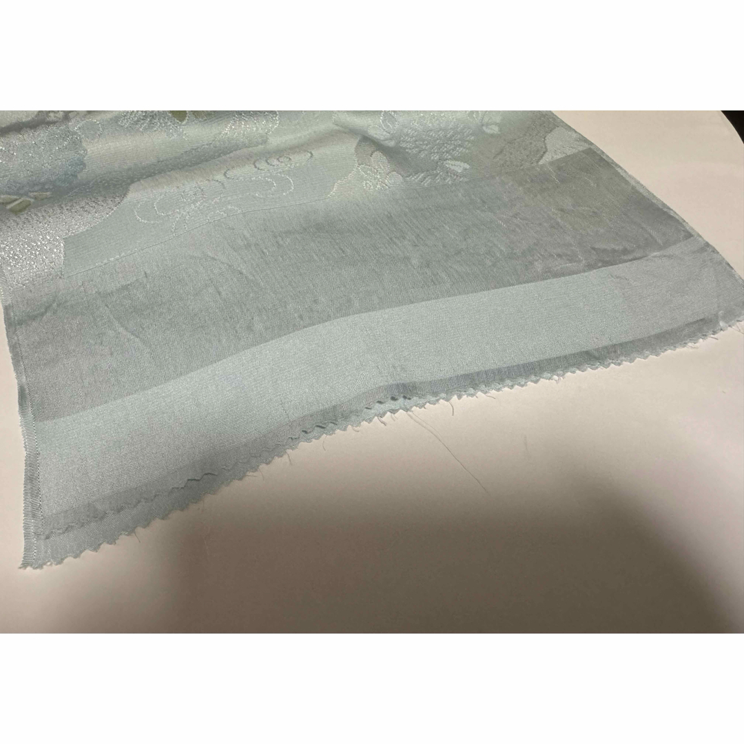 新品　帯揚げ　正絹　フォーマル　小紋　訪問着　薄水色　菊 レディースの水着/浴衣(和装小物)の商品写真