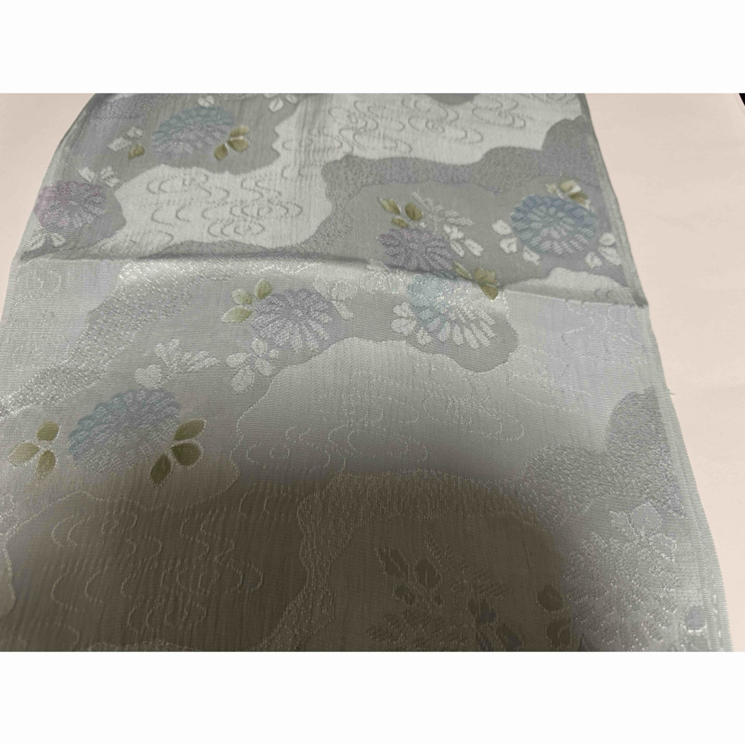 新品　帯揚げ　正絹　フォーマル　小紋　訪問着　薄水色　菊 レディースの水着/浴衣(和装小物)の商品写真