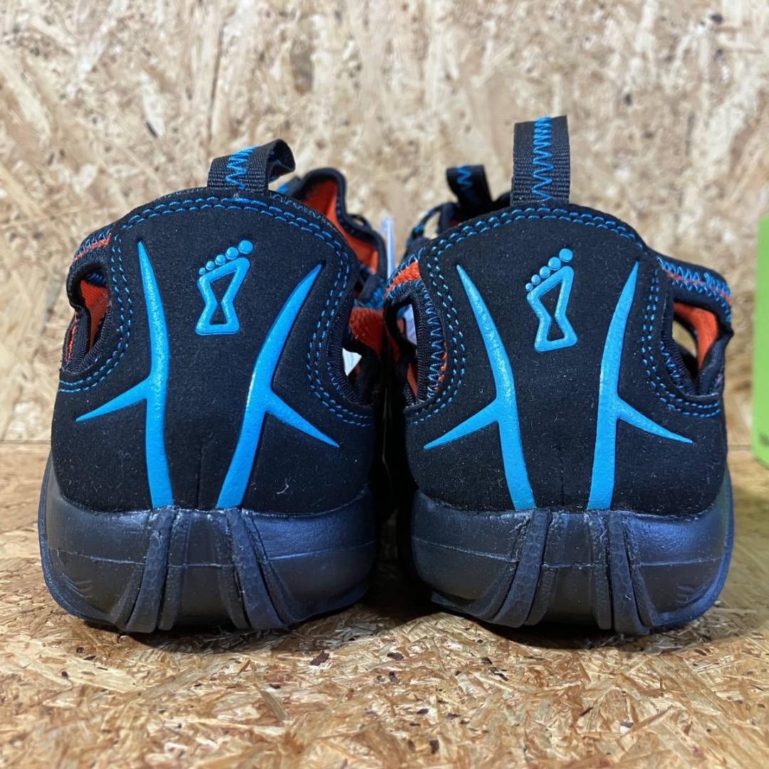 INOV-8(イノヴェイト)のinov-8 RECOLITE 190 US12 30cm inov8 メンズの靴/シューズ(サンダル)の商品写真