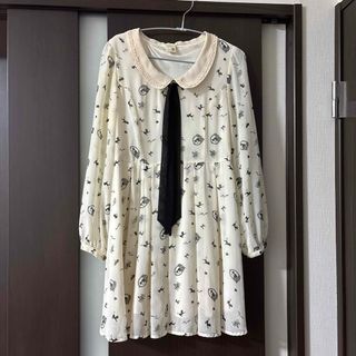 アロー(ARROW)のa.r.w. アイボリー プリント柄 ねこ　ワンピース M(ひざ丈ワンピース)