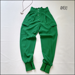 アメリヴィンテージ(Ameri VINTAGE)の【美品】AMERI　履けばキレイ見え！ゆったりも履ける可愛いカーゴパンツ(カジュアルパンツ)