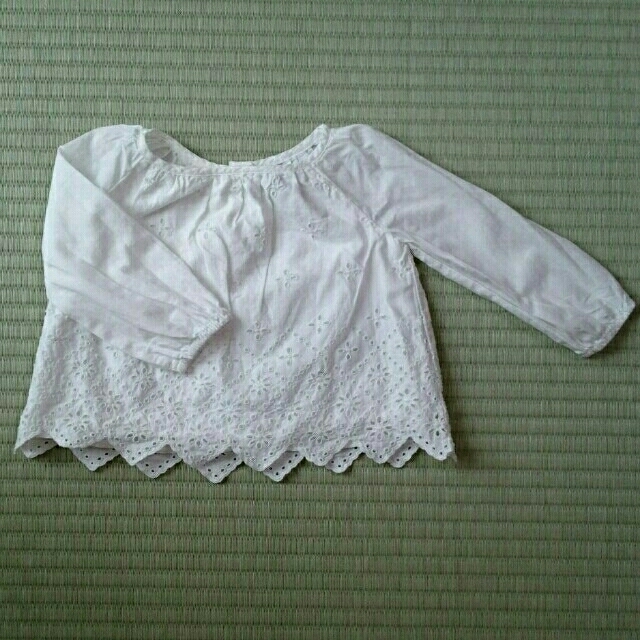 babyGAP(ベビーギャップ)のbabyGAP　レースブラウスシャツ　6-12M　 キッズ/ベビー/マタニティのベビー服(~85cm)(シャツ/カットソー)の商品写真