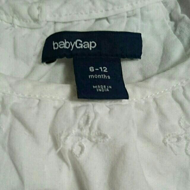 babyGAP(ベビーギャップ)のbabyGAP　レースブラウスシャツ　6-12M　 キッズ/ベビー/マタニティのベビー服(~85cm)(シャツ/カットソー)の商品写真