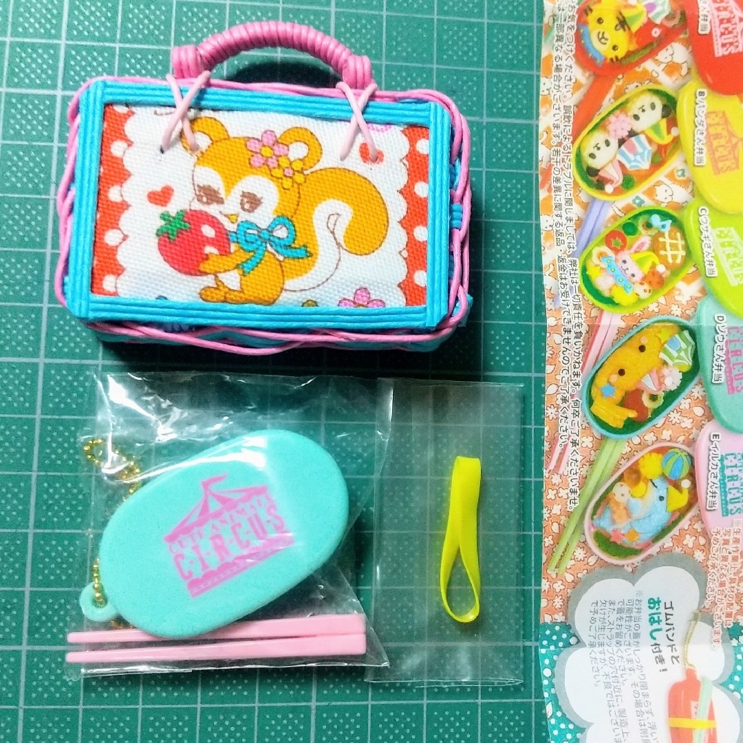 おこさまべんとうマスコットvol13　ランチBOX　ミニチュア　ハンドメイド ハンドメイドのおもちゃ(ミニチュア)の商品写真