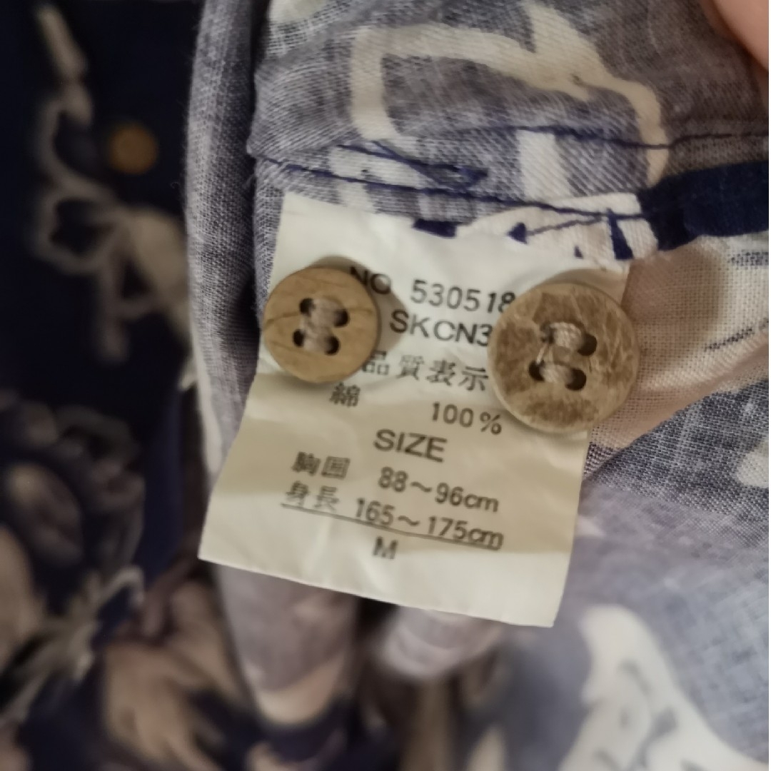 SOLEILDOR(ソレドール)のSoleildorアロハシャツネイビーに白のハイビスカスとモンステラ メンズのトップス(シャツ)の商品写真