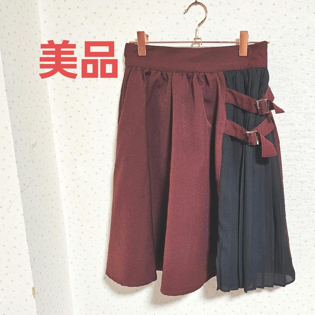 ByeBye(バイバイ)の【美品 超特化】byebye oneway バックル付き スカート えんじ色 赤 レディースのスカート(ひざ丈スカート)の商品写真