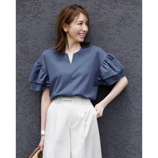 DoCLASSE ドゥクラッセ フリル袖キーネックプルオーバートップスL