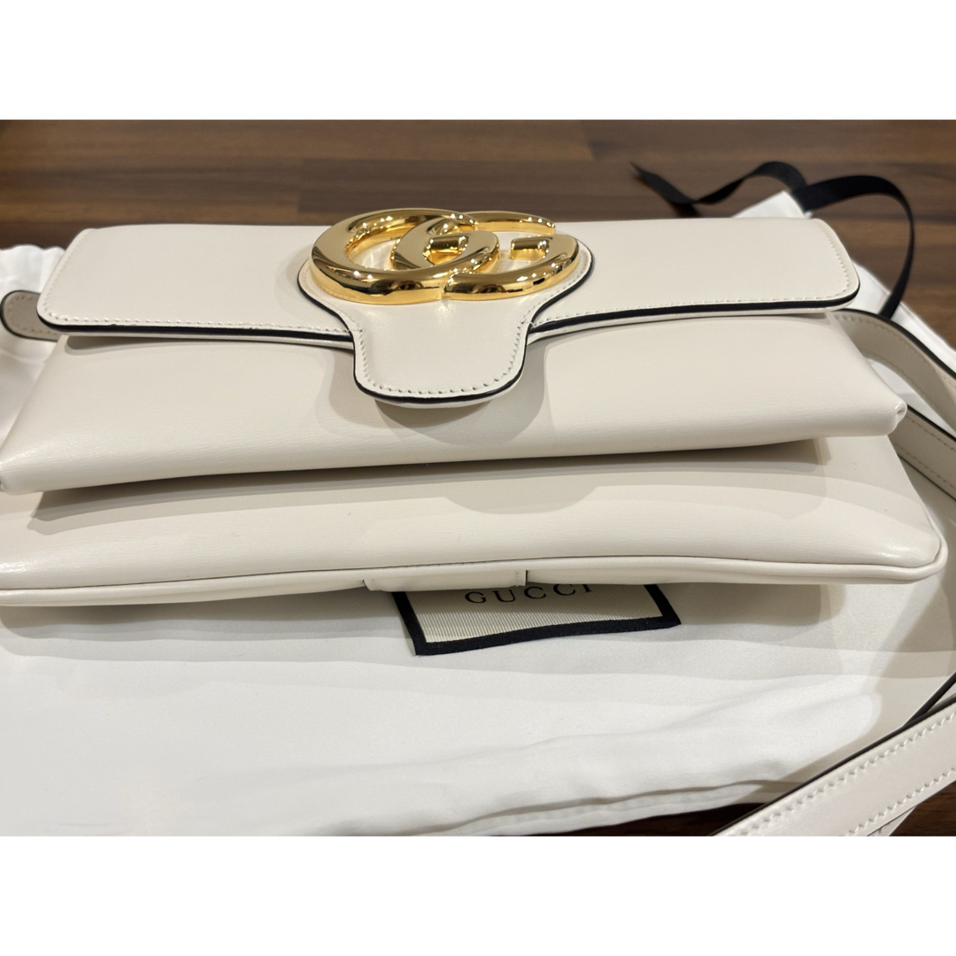 GUCCI(グッチ)の【新品】GUCCI GGマーモント アリー スモール ショルダーバッグ ベージュ レディースのバッグ(ショルダーバッグ)の商品写真