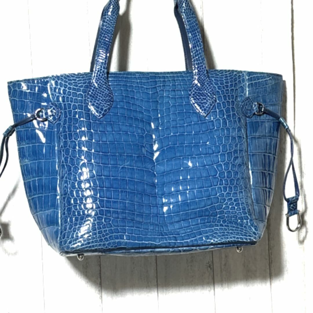 クロコダイル トートバッグ シャイニー crocodile ワニ革 ブルー レディースのバッグ(トートバッグ)の商品写真