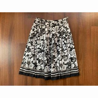 レリアン(leilian)のレリアン 花柄スカート 9号　綿100(ひざ丈スカート)