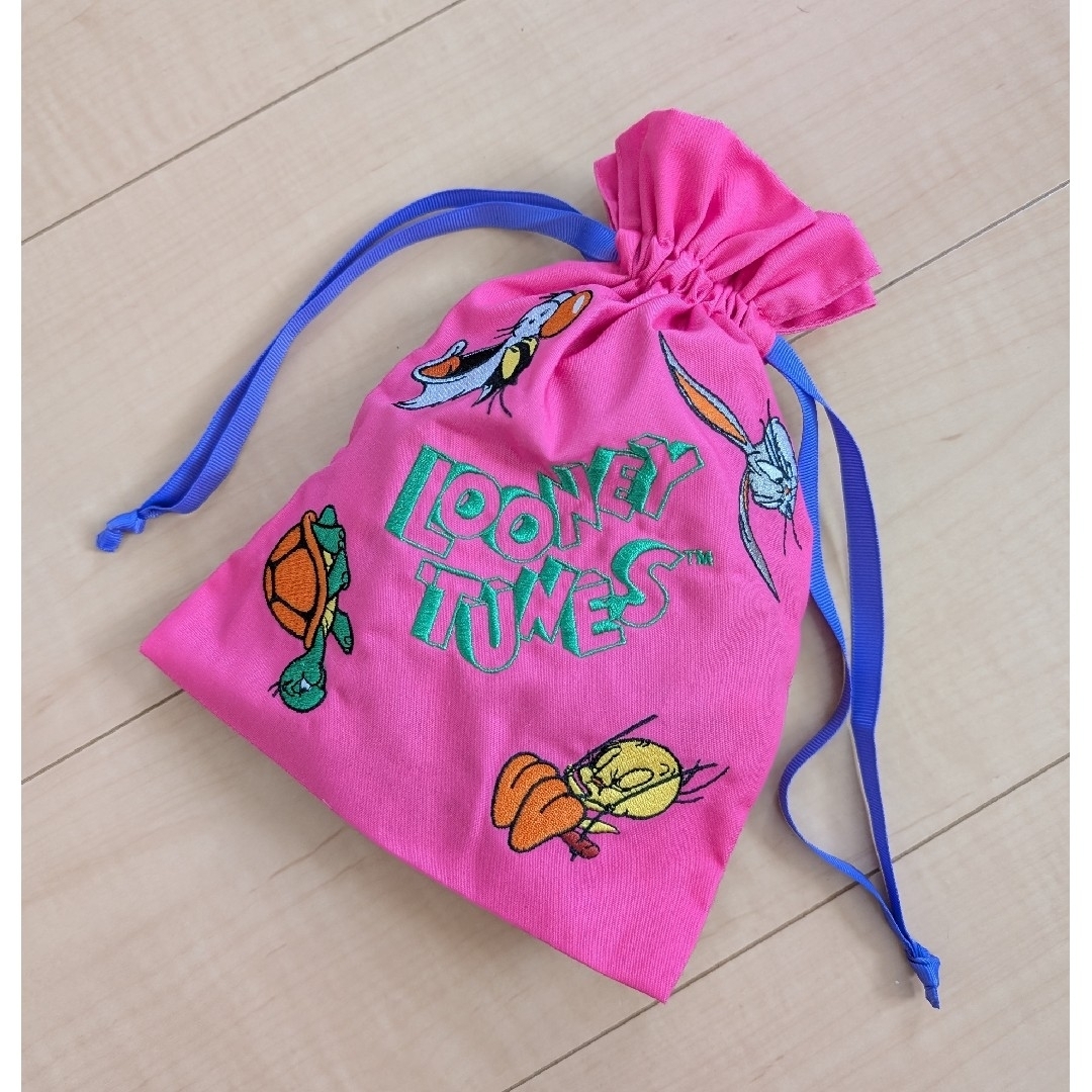 ルーニーテューンズ巾着💜 エンタメ/ホビーのおもちゃ/ぬいぐるみ(キャラクターグッズ)の商品写真