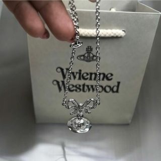 ヴィヴィアンウエストウッド(Vivienne Westwood)のヴィヴィアンウエストウッド　リボン　オーブネックレス　クリア　Vivienne(ネックレス)