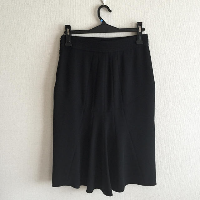 ANNA MOLINARI(アンナモリナーリ)のアンナモリナーリ♡黒色の膝丈スカート レディースのスカート(ひざ丈スカート)の商品写真