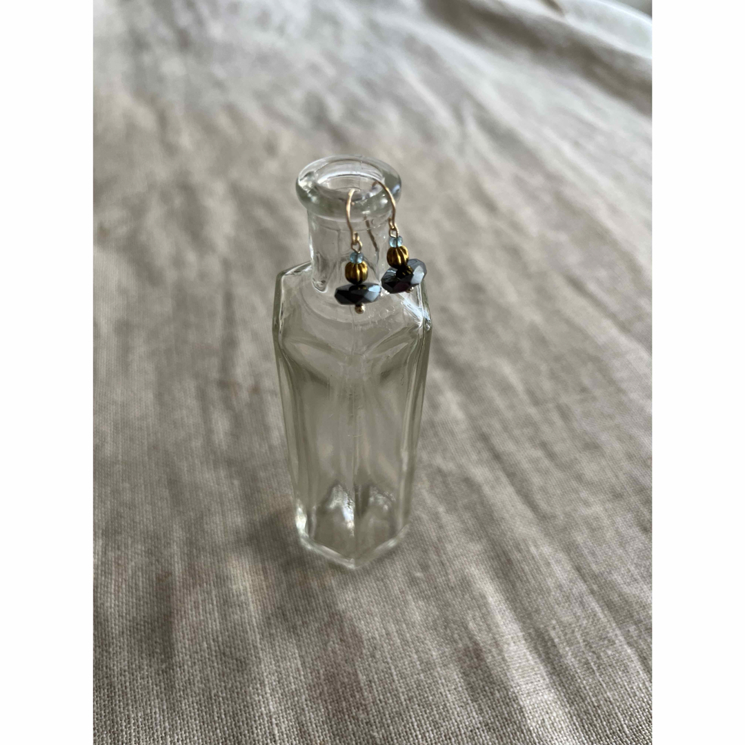ヘマタイトの小さなピアス ハンドメイドのアクセサリー(ピアス)の商品写真