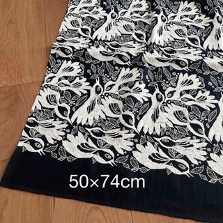 ミナペルホネン　carnival 生地幅半分×50cm ネイビー