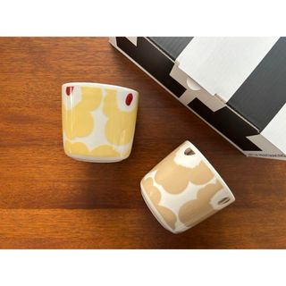 マリメッコ(marimekko)のマリメッコ　ラテマグ　ライトイエロー　ベージュシルバー(グラス/カップ)