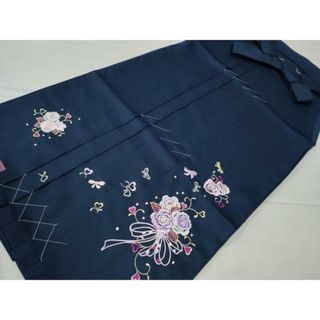 平和屋着物●女性　行灯袴　総刺繍　花唐草文　留紺色　卒業式　洗える着物　未使用　CAAU2341yc(振袖)
