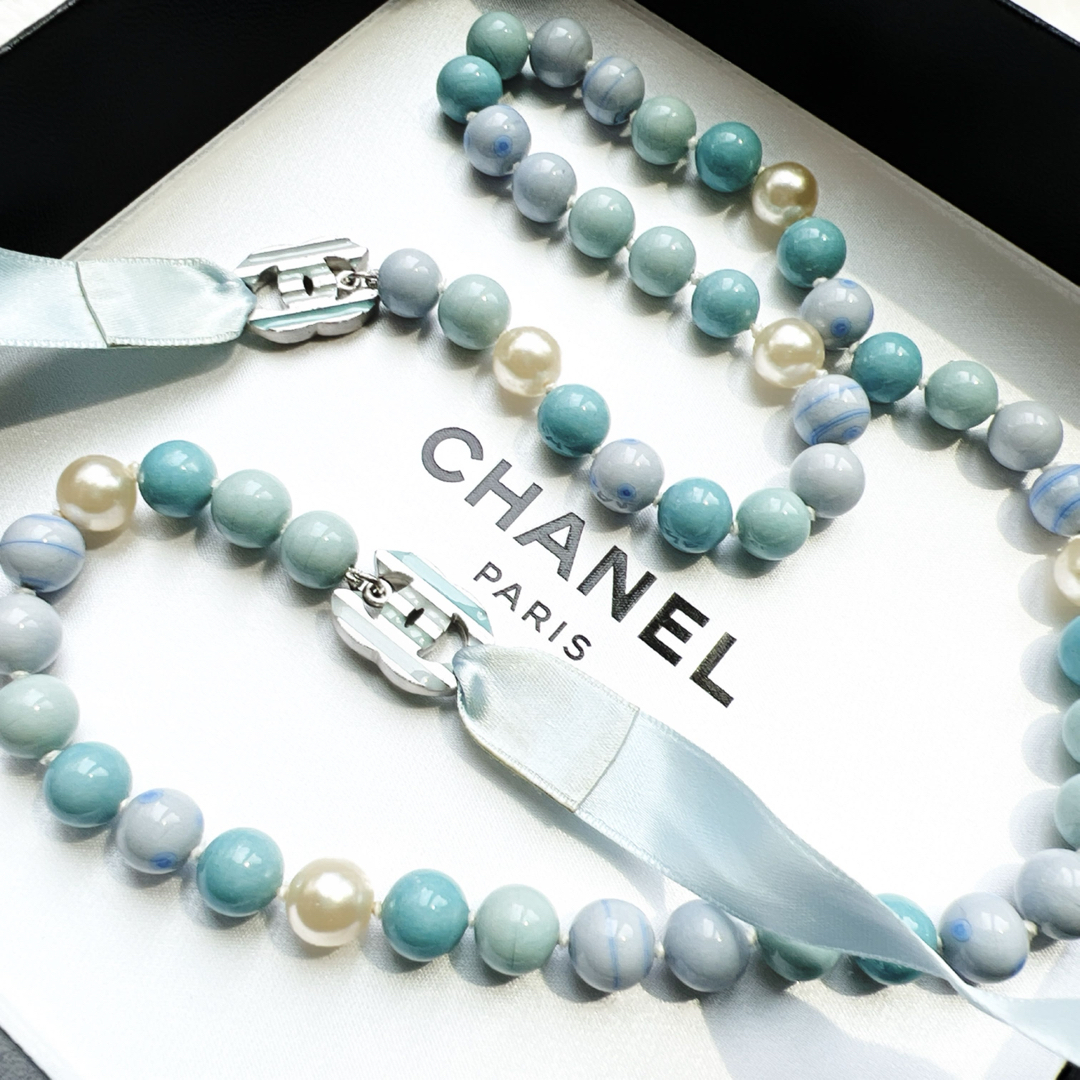 CHANEL(シャネル)の美品　CHANEL シャネル　パール　ターコイズ　ネックレス　ベルト　リボン レディースのファッション小物(ベルト)の商品写真
