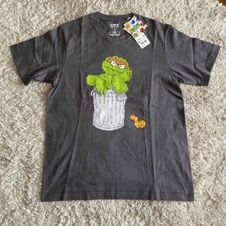 ユニクロ(UNIQLO)の新品 KAWS×セサミストリート オスカーTシャツ ユニクロ UT SESAME(Tシャツ/カットソー(半袖/袖なし))