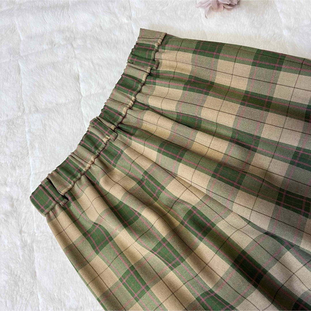 Ameri VINTAGE(アメリヴィンテージ)のAmeriアメリヴィンテージ　総柄チェック美脚タックストレートパンツMグリーン レディースのパンツ(カジュアルパンツ)の商品写真