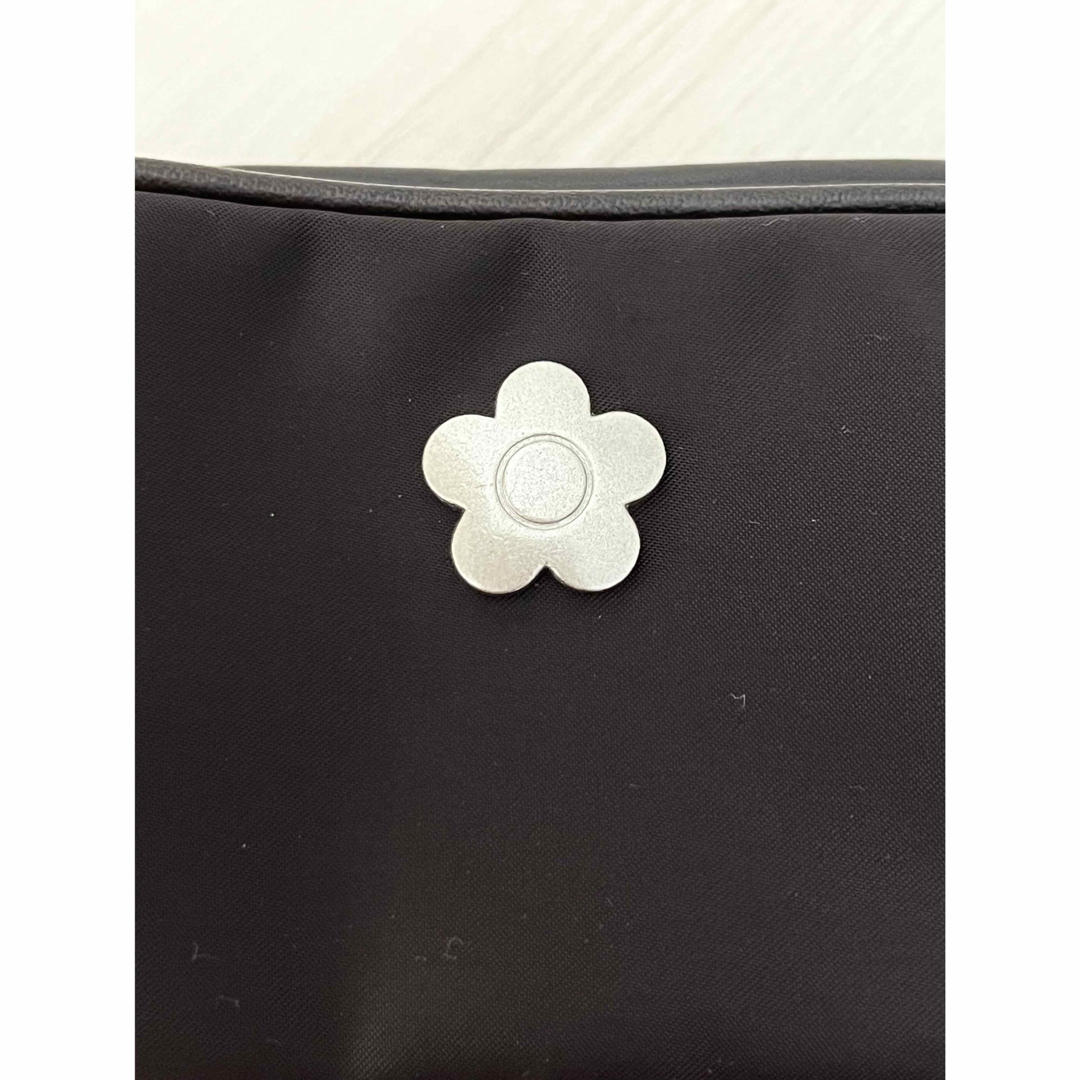 MARY QUANT(マリークヮント)のMARY QUANT マリークワント ポーチ デイジー ダークブラウン レディースのファッション小物(ポーチ)の商品写真