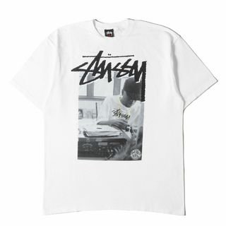 ステューシー(STUSSY)のSTUSSY ステューシー Tシャツ サイズ:L / J Dilla Stones Throw Records フォト プリント クルーネック Tシャツ / ホワイト 白 / トップス カットソー 半袖 / コラボ【メンズ】【中古】(Tシャツ/カットソー(半袖/袖なし))