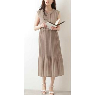 ナチュラルビューティーベーシック(NATURAL BEAUTY BASIC)の美品ナチュラルビューティーベーシック　総柄　ボウタイプリーツワンピース　ベージュ(ロングワンピース/マキシワンピース)