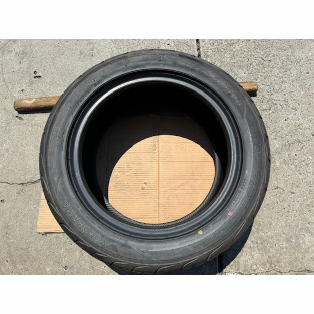 新品1本のみ ヨコハマ DNA Sドライブ 235/50R17 2010年製 自動車/バイクの自動車(タイヤ)の商品写真