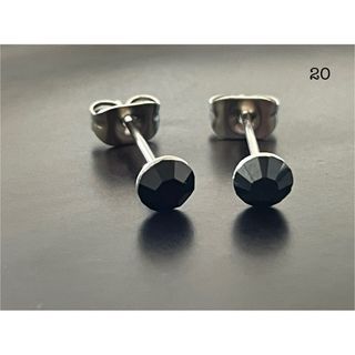 ▼スワロフスキー　一粒ピアス 4mm ブラック　ステンレス　20