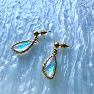 ティアドロップピアス　オパール