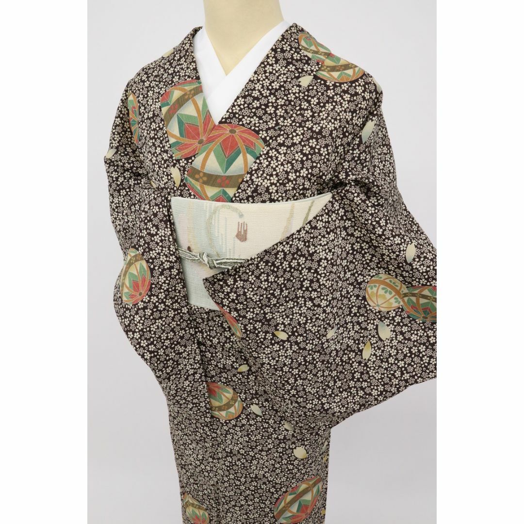 《長尺■洗える夏着物◆小紋■細やか桜に手毬■濃茶色◆化繊着物◆KC7-77》 レディースの水着/浴衣(着物)の商品写真