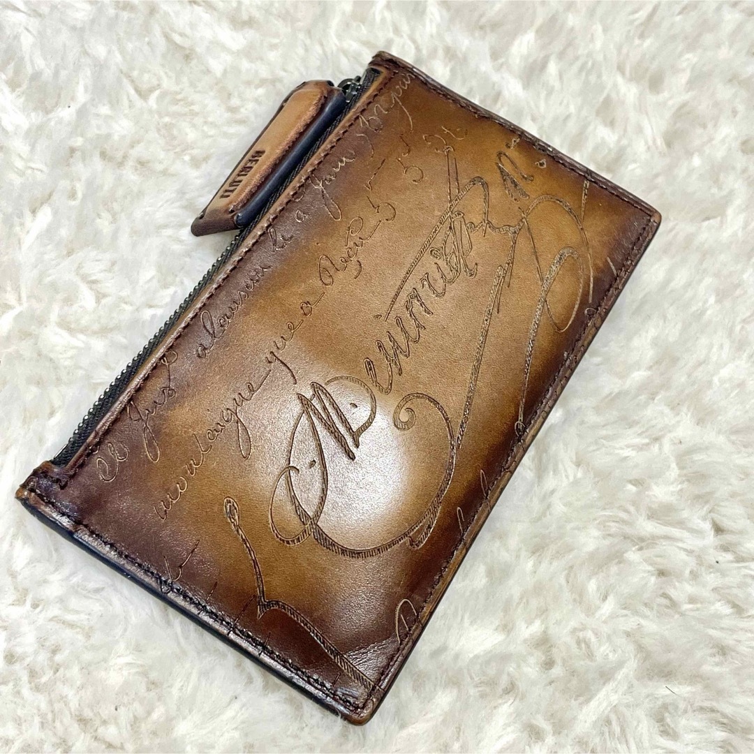 BERLUTI(ベルルッティ)のBERLUTI ベルルッティ カリグラフィ レザー フラグメントケース メンズのファッション小物(コインケース/小銭入れ)の商品写真
