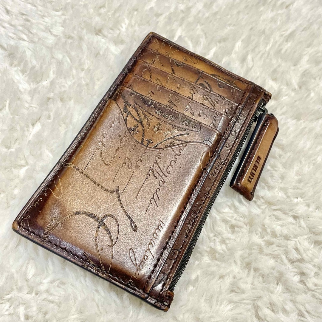 BERLUTI(ベルルッティ)のBERLUTI ベルルッティ カリグラフィ レザー フラグメントケース メンズのファッション小物(コインケース/小銭入れ)の商品写真